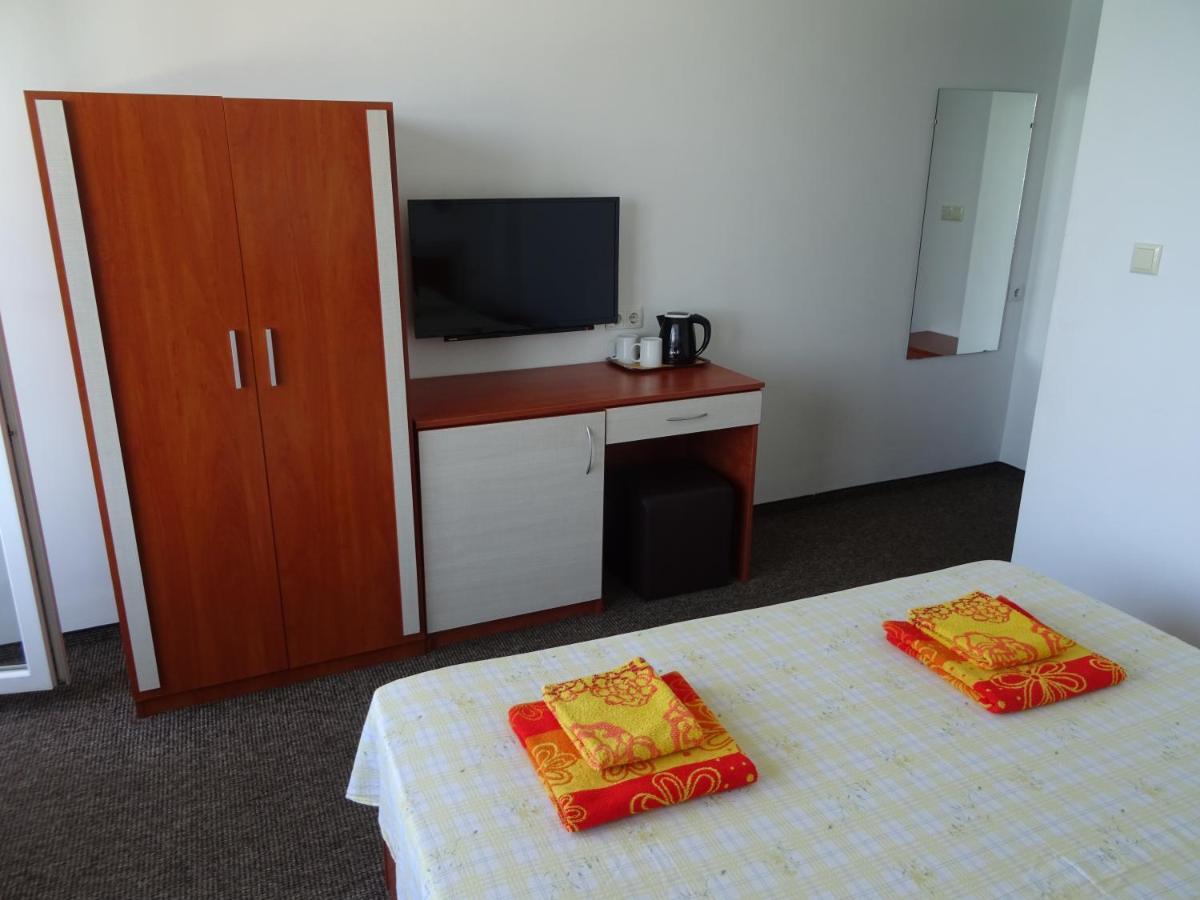 Dobrevi Guest House Primorsko Bagian luar foto