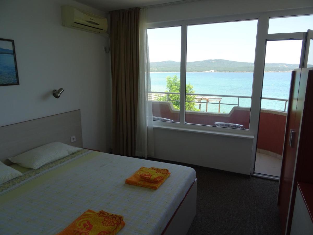 Dobrevi Guest House Primorsko Bagian luar foto