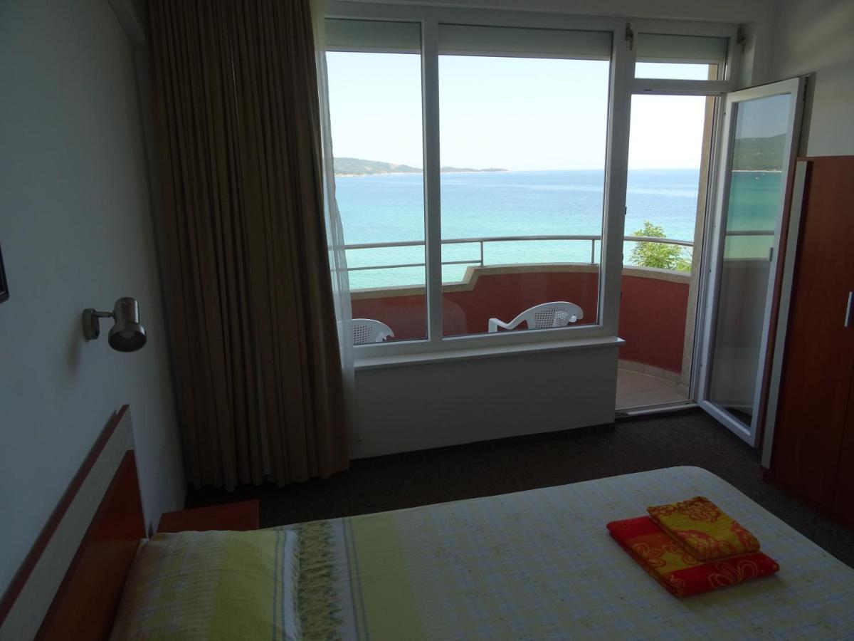 Dobrevi Guest House Primorsko Bagian luar foto