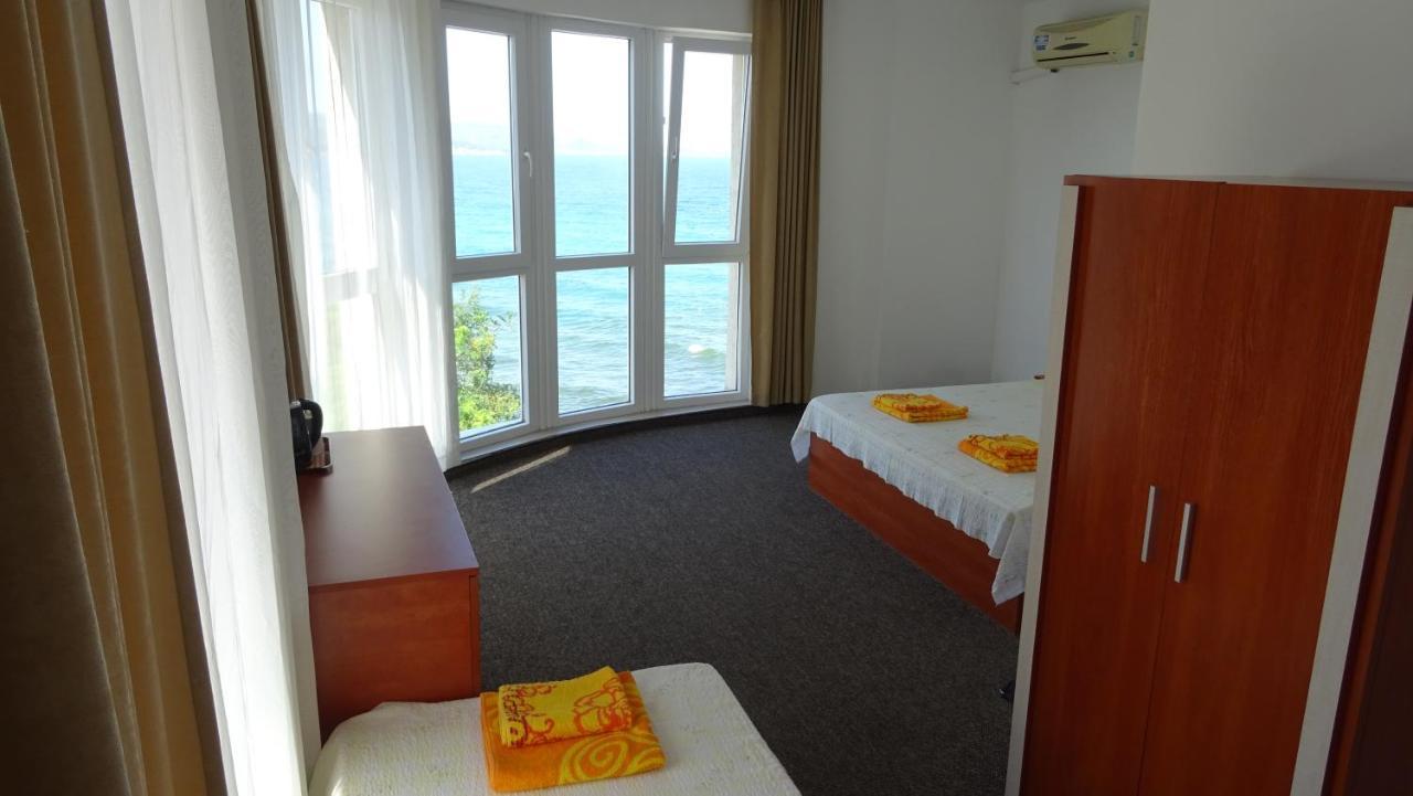 Dobrevi Guest House Primorsko Bagian luar foto