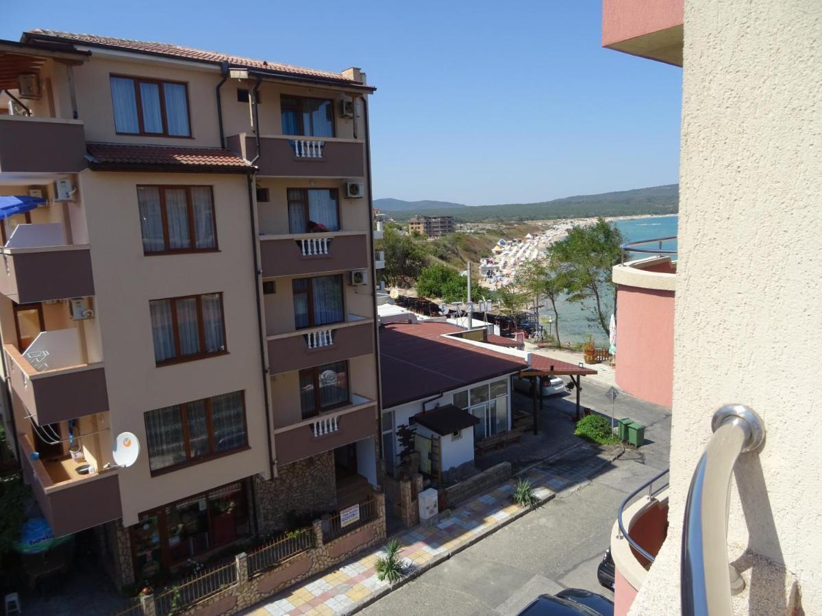 Dobrevi Guest House Primorsko Bagian luar foto