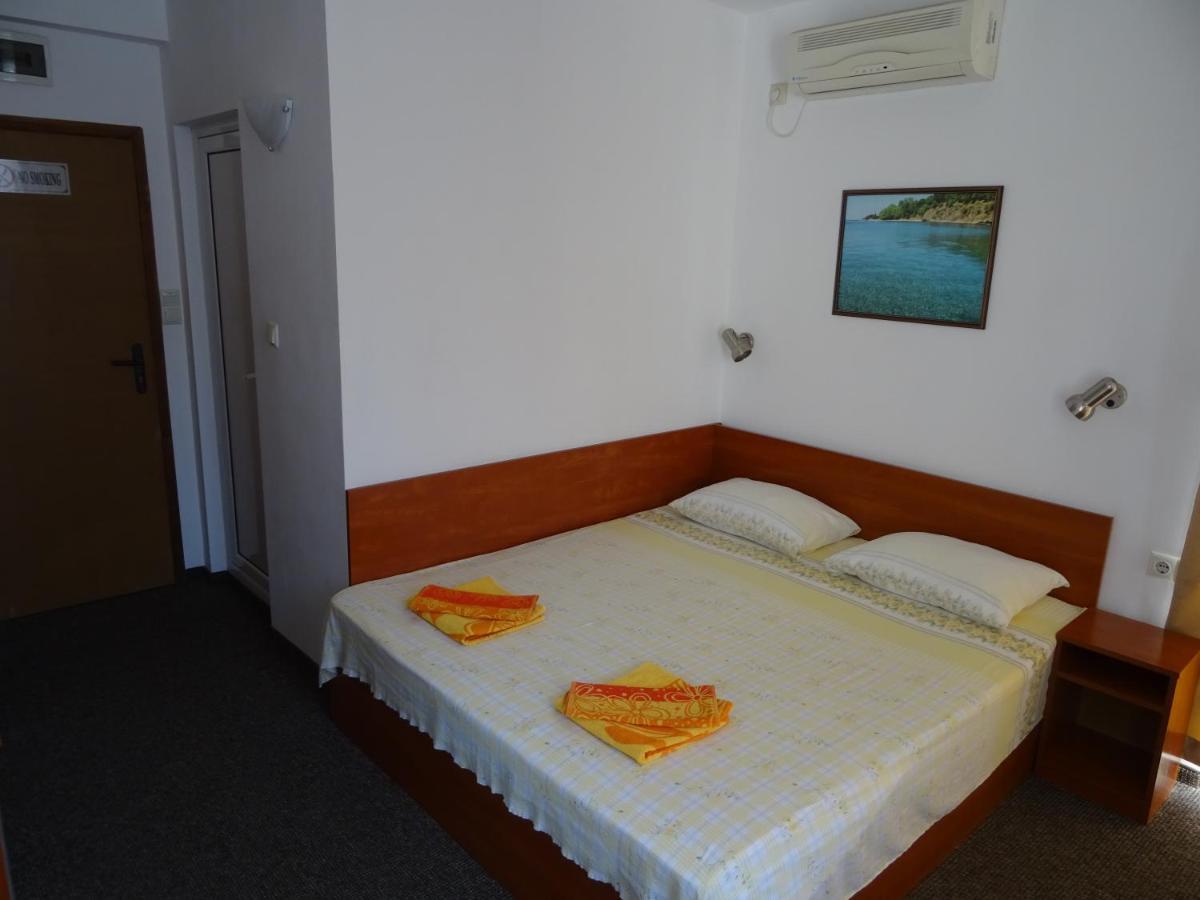 Dobrevi Guest House Primorsko Bagian luar foto