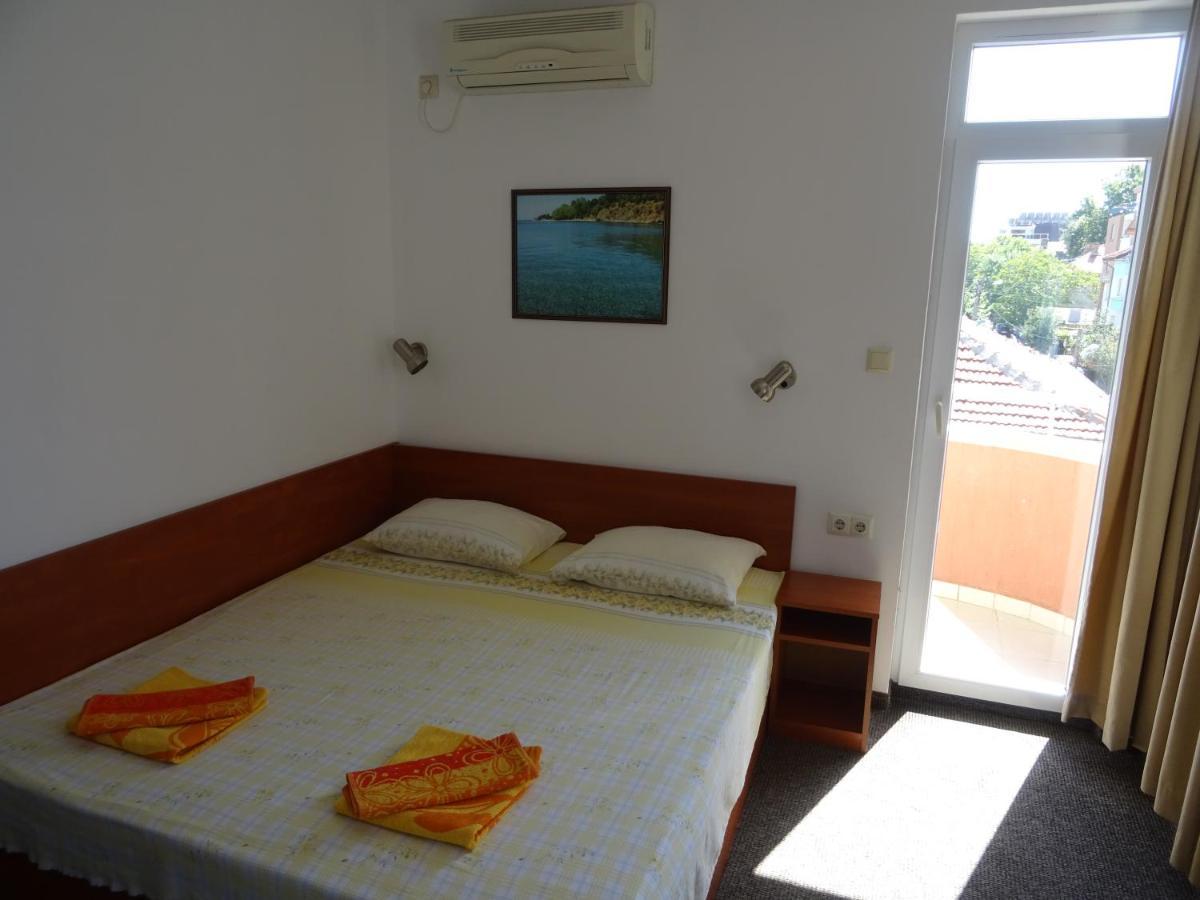 Dobrevi Guest House Primorsko Bagian luar foto