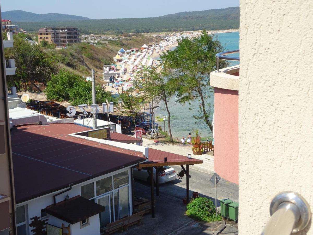 Dobrevi Guest House Primorsko Bagian luar foto