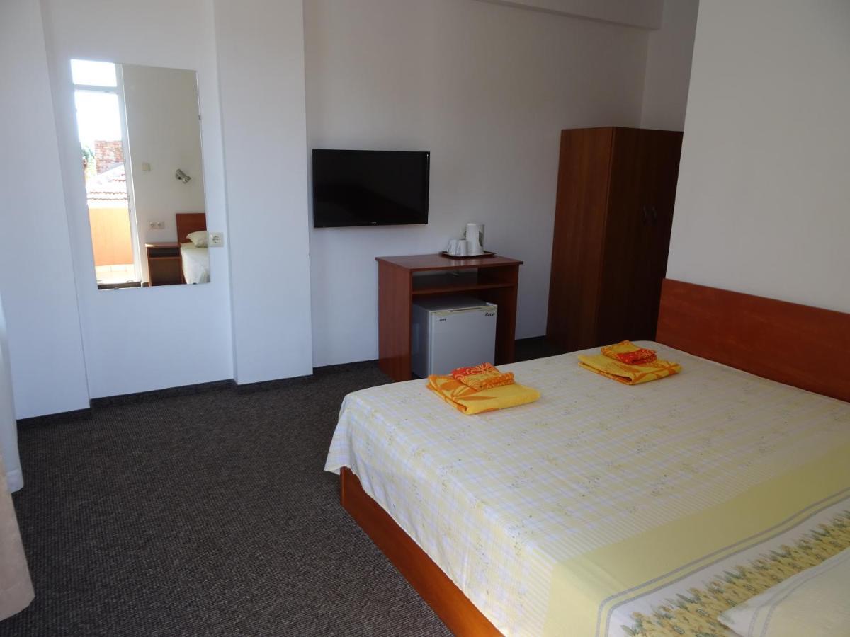 Dobrevi Guest House Primorsko Bagian luar foto