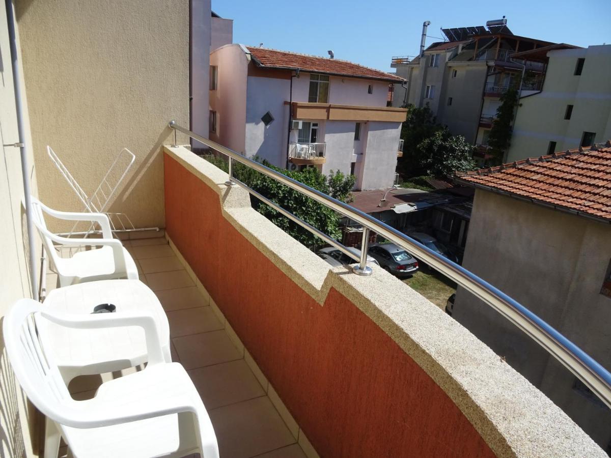 Dobrevi Guest House Primorsko Bagian luar foto
