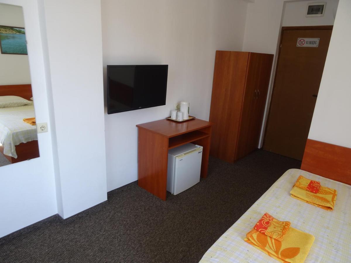 Dobrevi Guest House Primorsko Bagian luar foto
