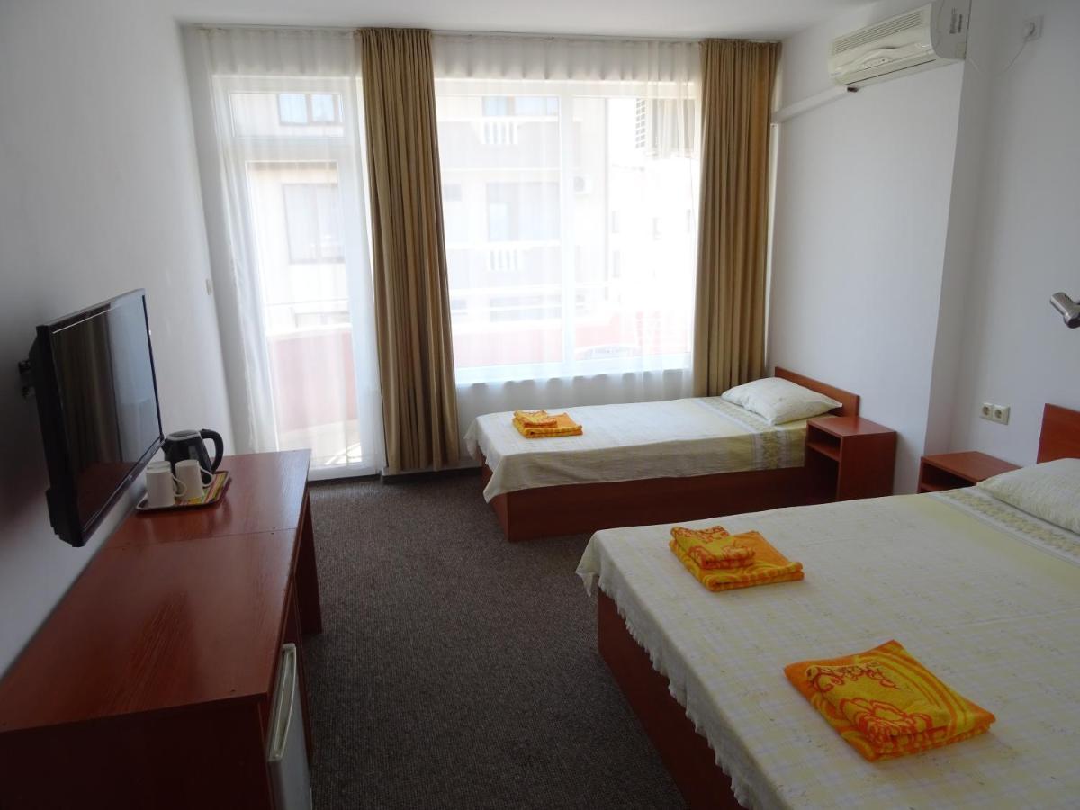 Dobrevi Guest House Primorsko Bagian luar foto