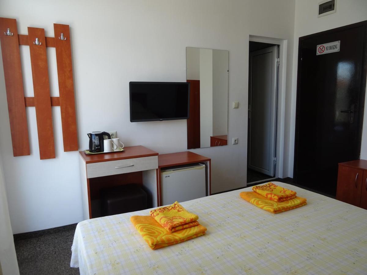 Dobrevi Guest House Primorsko Bagian luar foto