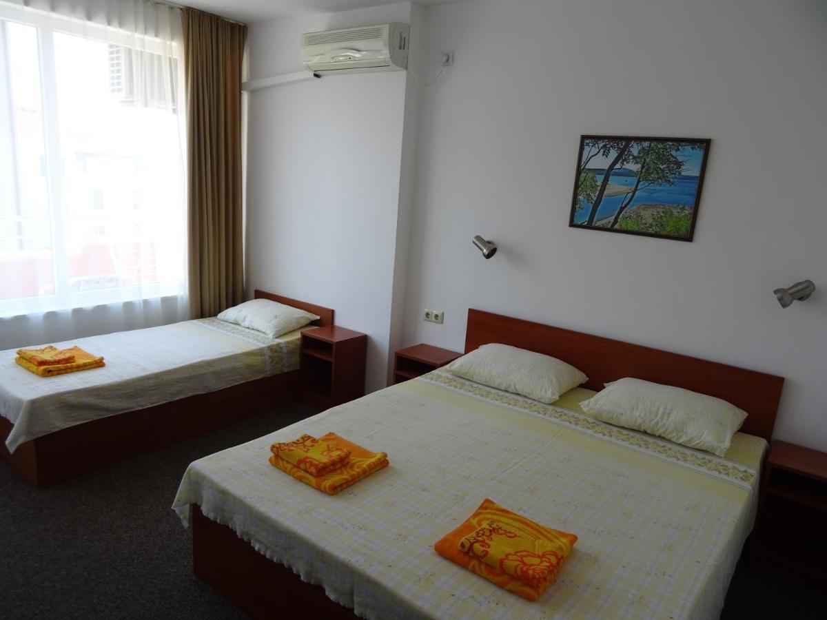 Dobrevi Guest House Primorsko Bagian luar foto