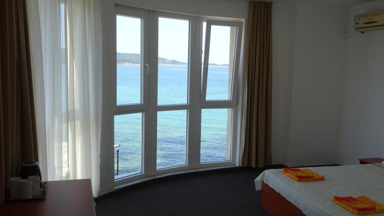 Dobrevi Guest House Primorsko Bagian luar foto