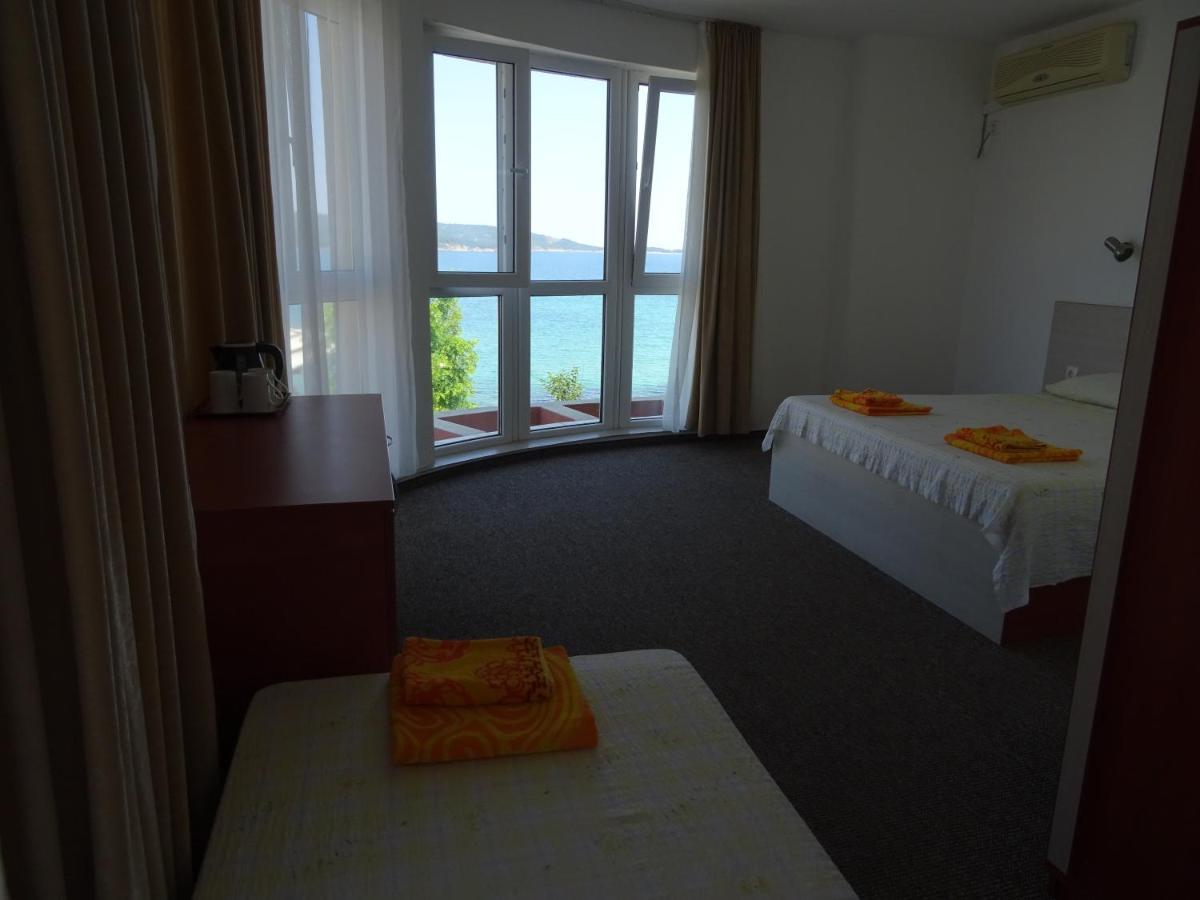 Dobrevi Guest House Primorsko Bagian luar foto