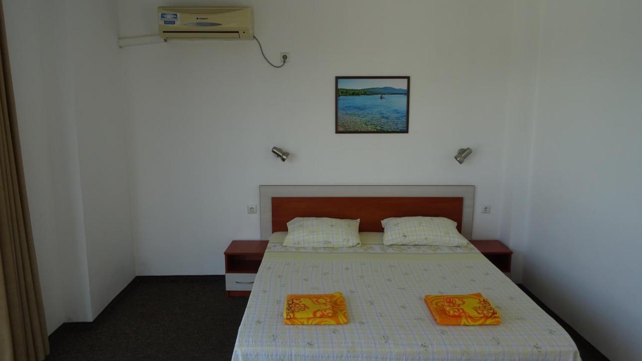 Dobrevi Guest House Primorsko Bagian luar foto