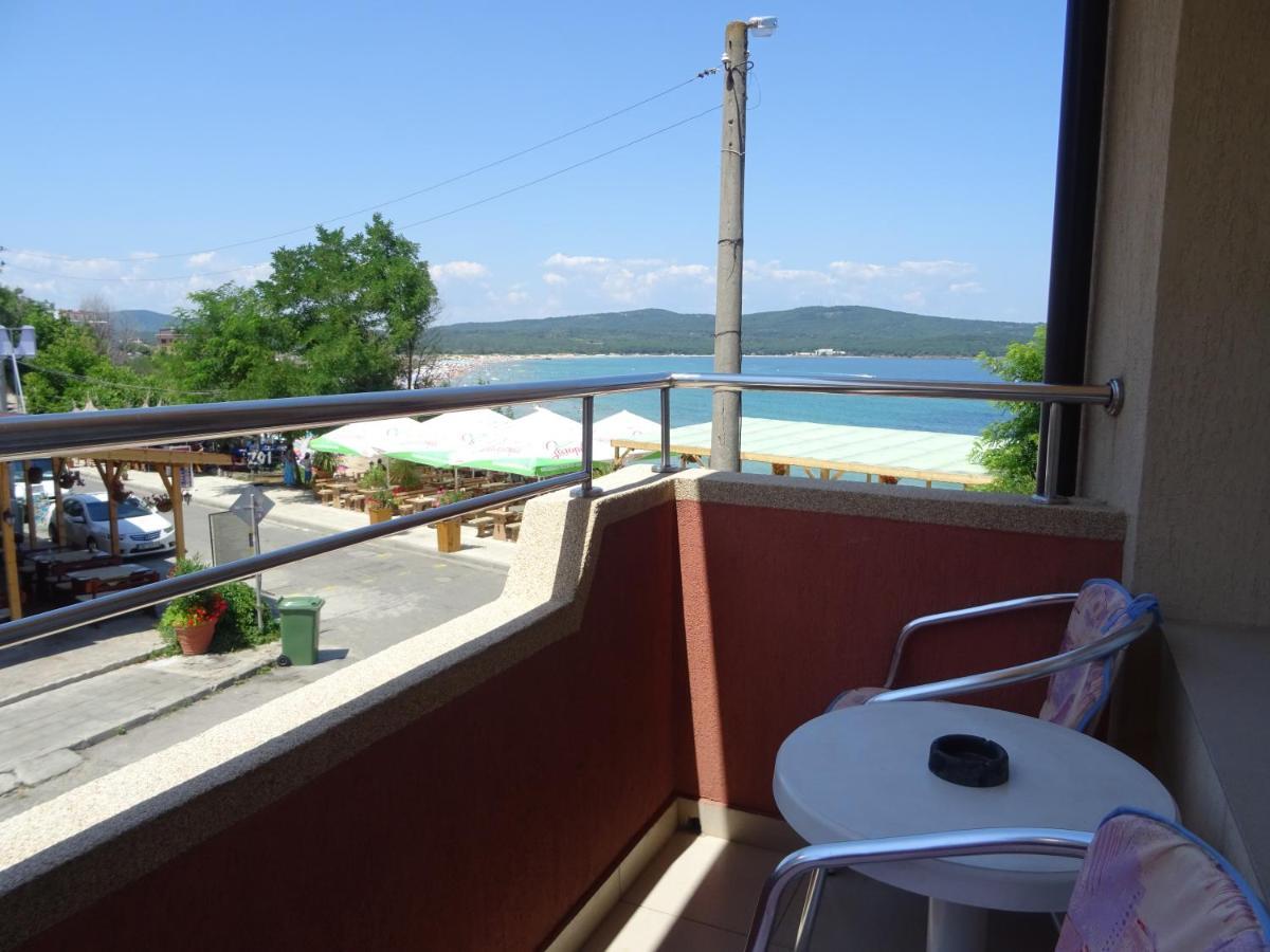Dobrevi Guest House Primorsko Bagian luar foto