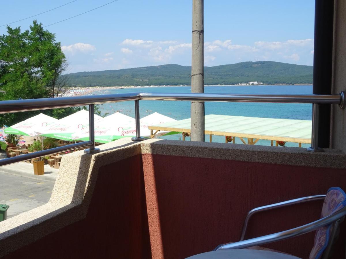 Dobrevi Guest House Primorsko Bagian luar foto