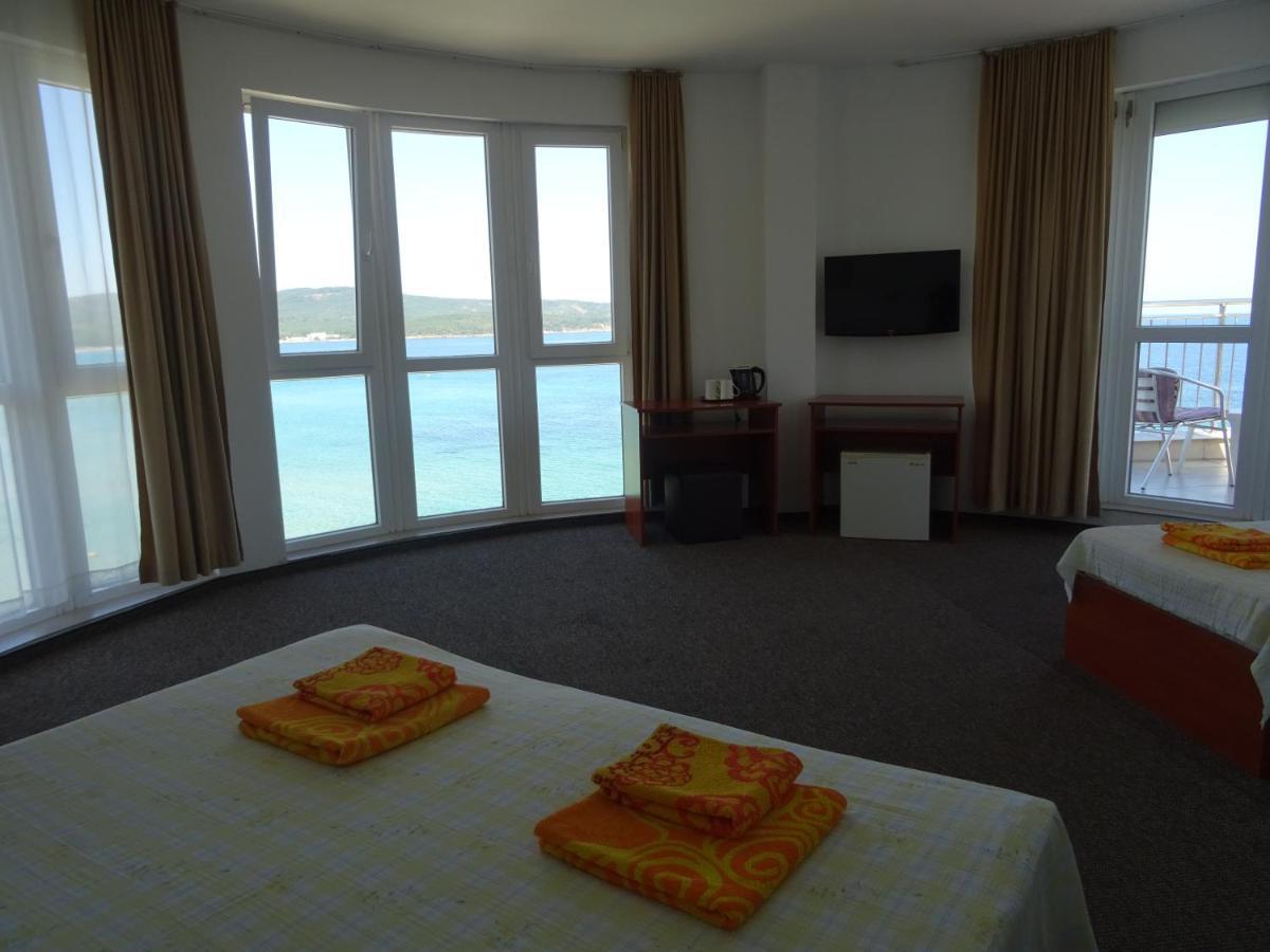 Dobrevi Guest House Primorsko Bagian luar foto
